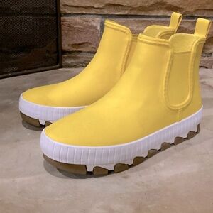 Sperry sneaker rain boots size 7.5